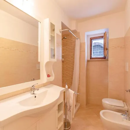 Three-bedroom In -pg- Apartment
