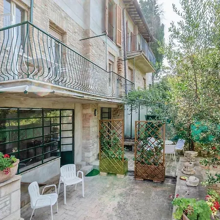 Apartment Three-bedroom In -pg- Assisi
