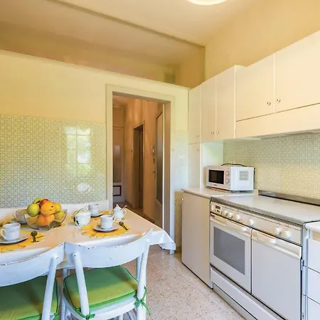 Three-bedroom In -pg- *