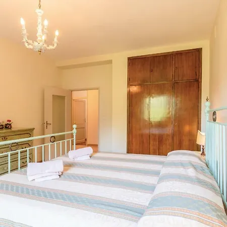 Apartment Three-bedroom In -pg-